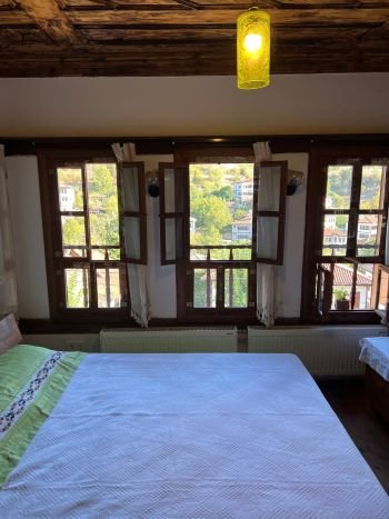 mansion-bedroom-with-views-safranbolu-turkey