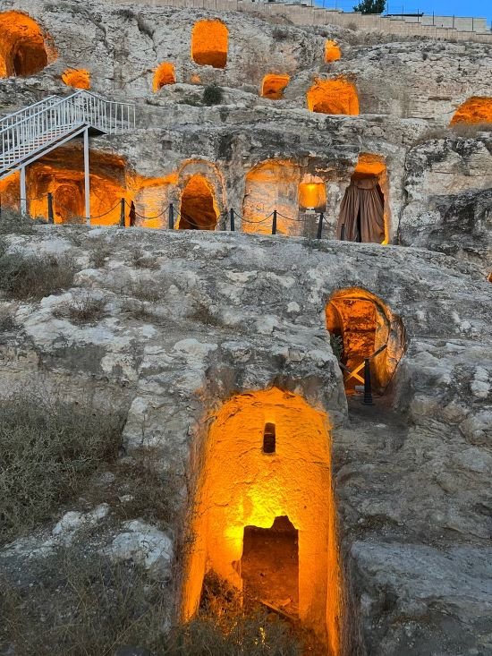 roman-catacombs-at-night-sanliurfa-turkey