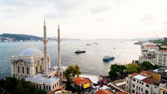 mosque-next-to-bosphorus-istanbul-turkey