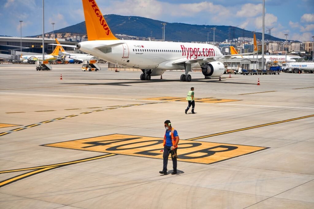 pegasus-airlines-plane-on-runway-turkey