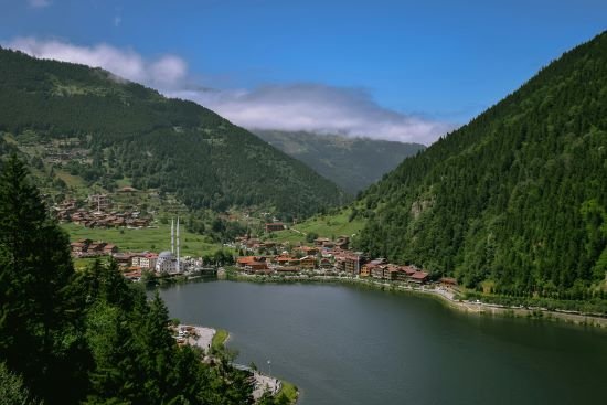 mountains-and-lake-black-sea-turkey