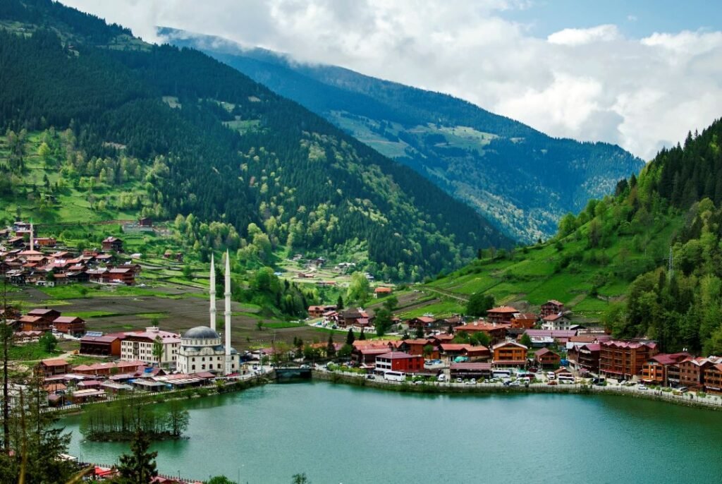 uzungol-lake-and-mountains-turkey