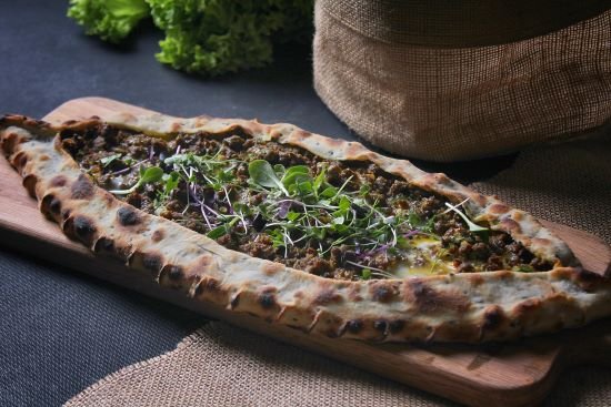 Turkish-meat-pide-pizza