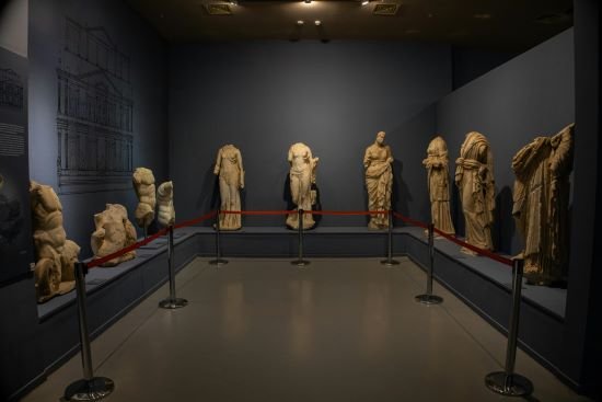 Izmir-museum-statues